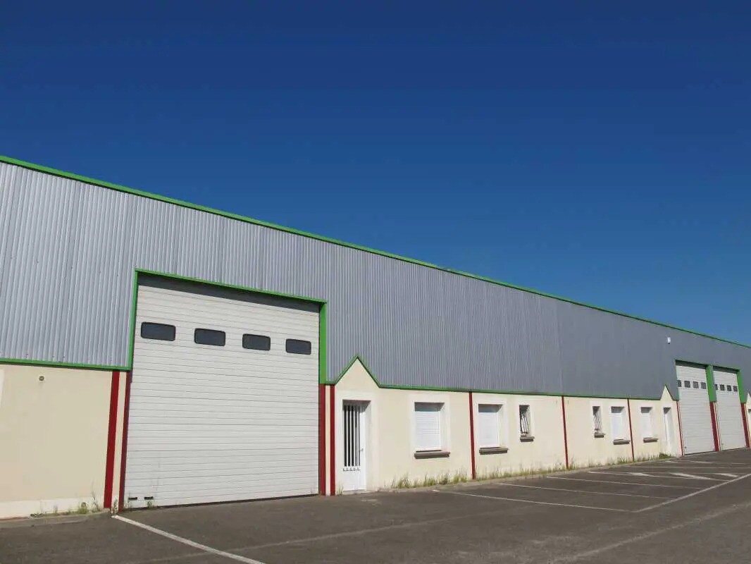 Local d’activités dans La Chapelle-Saint-Mesmin à louer Photo de l’immeuble– Image 1 sur 4