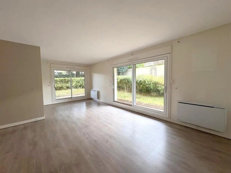 Bureau dans Saint-Germain-en-Laye à vendre - Photo de l’immeuble – Image 2 sur 11