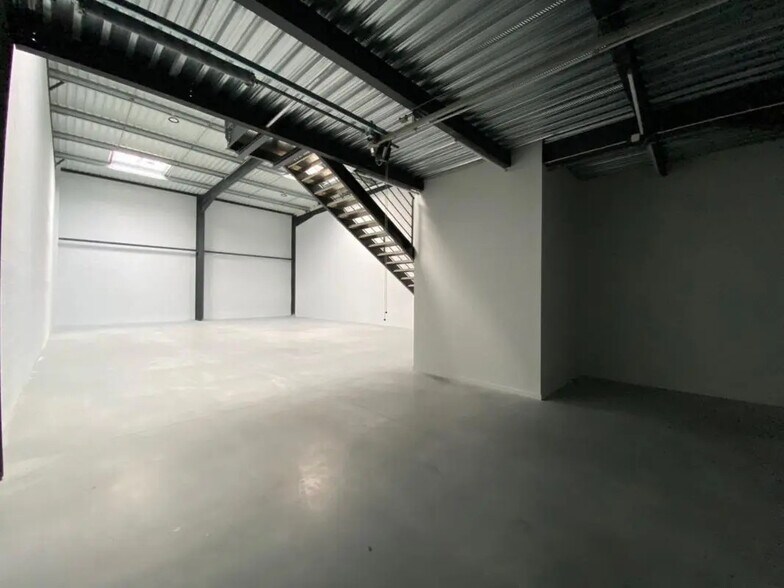 Local d'activités dans La Tour-de-Salvagny à vendre - Photo intérieure – Image 2 sur 6