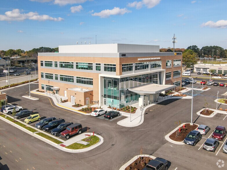 6201 E Virginia Beach Blvd, Norfolk, VA à louer - Photo principale – Image 1 sur 2