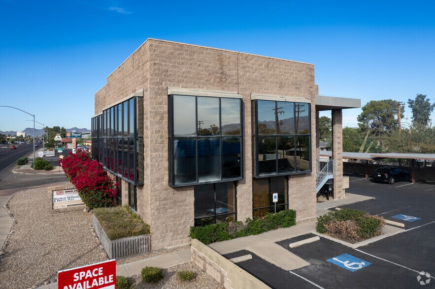 2701 E Speedway Blvd, Tucson, AZ à vendre - Photo principale – Image 1 sur 8