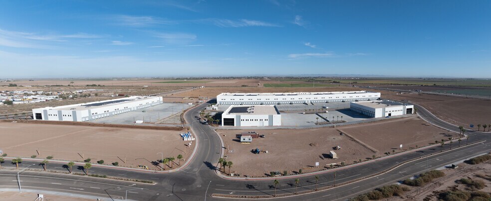 1749 Gateway Rd, Calexico, CA à louer - Photo de l’immeuble – Image 3 sur 27