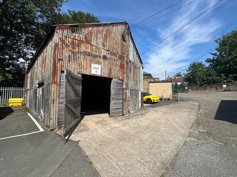 Ravenscliffe Rd, Pudsey à louer - Photo de l’immeuble – Image 1 sur 3