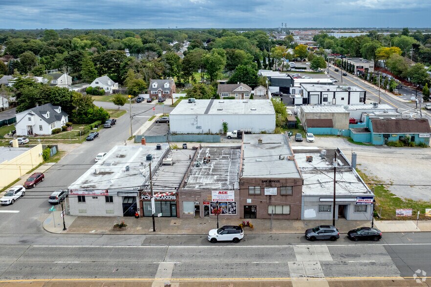 1913 Deer Park Ave, Deer Park, NY à vendre - Aérien – Image 3 sur 3