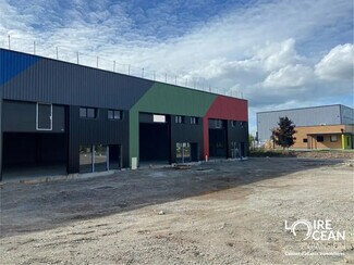 Plus de détails pour Local d'activités à louer