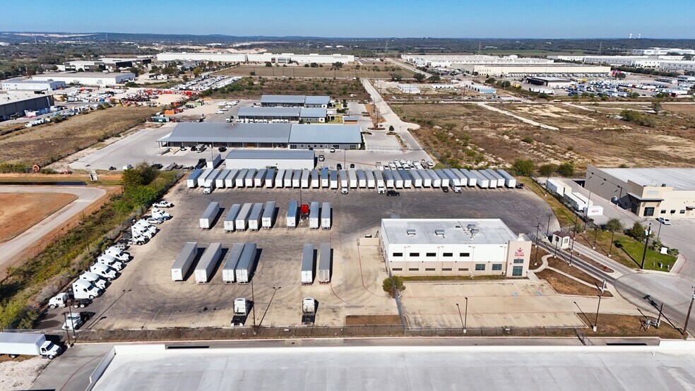 16915 Alamo Pkwy, Selma, TX à louer - Photo de l’immeuble – Image 2 sur 4