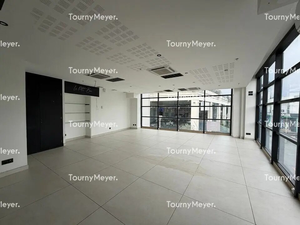 Local commercial dans Juvignac à louer Photo de l’immeuble– Image 1 sur 8