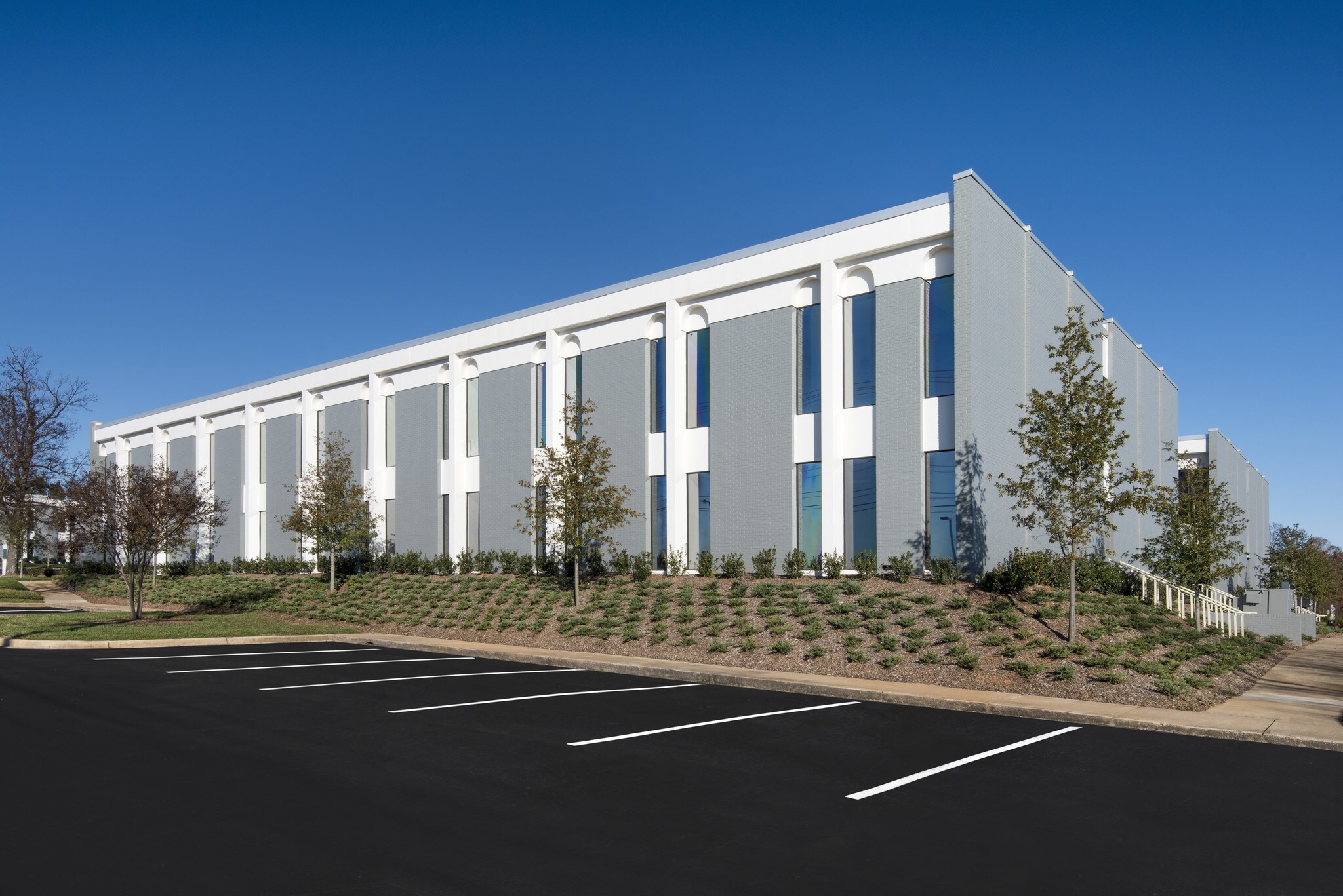 150 Executive Center Dr, Greenville, SC à louer Photo principale– Image 1 sur 9
