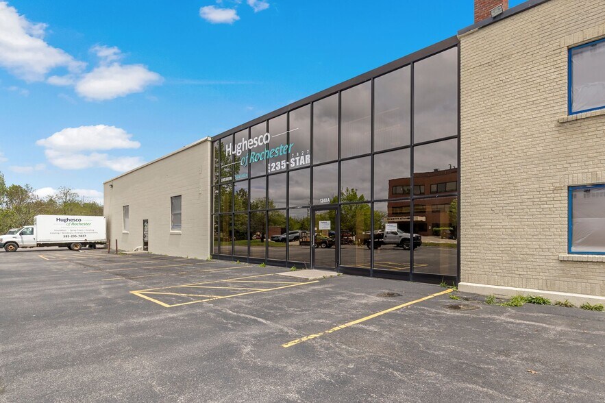 1240 Jefferson Rd, Rochester, NY à vendre - Photo de l’immeuble – Image 3 sur 16