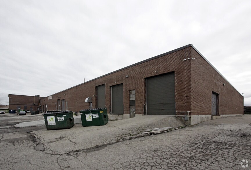 5511 Steeles Ave W, Toronto, ON à louer - Photo de l’immeuble – Image 2 sur 4