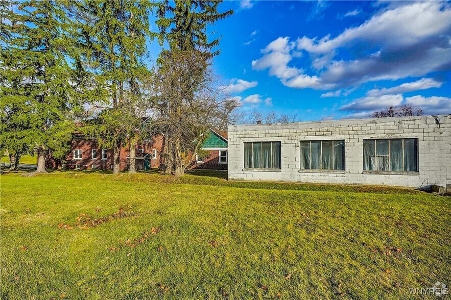 11725 Big Tree Rd, East Aurora, NY à vendre - Photo principale – Image 1 sur 9