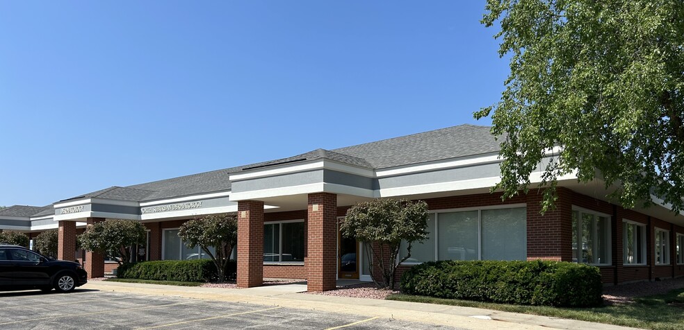 103 S Greenleaf Ave, Gurnee, IL à louer - Photo de l’immeuble – Image 1 sur 1