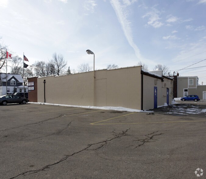 1005 E 11 Mile Rd, Royal Oak, MI à louer - Photo de l’immeuble – Image 3 sur 3