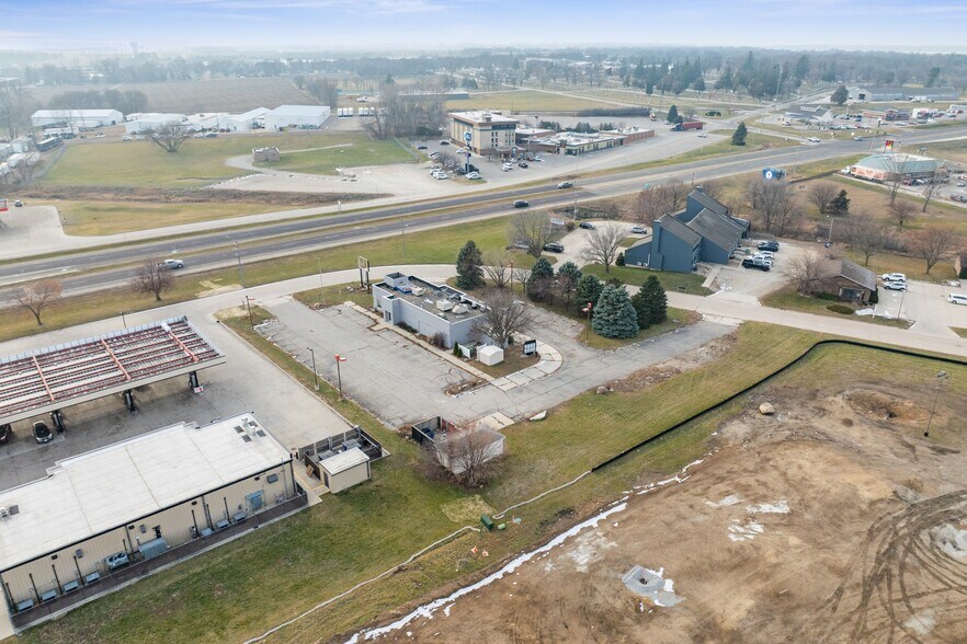 10 Plaza Dr, Clear Lake, IA à louer - Photo de l’immeuble – Image 3 sur 24