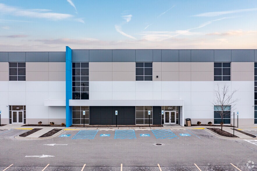 250 Airport Rd, Elgin, IL à louer - Photo de l’immeuble – Image 3 sur 4