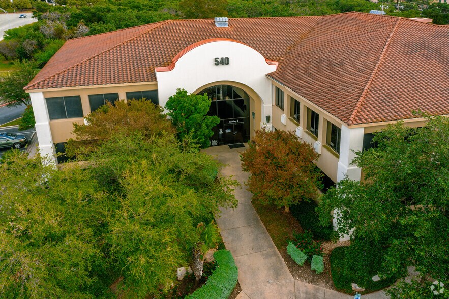 540 Oak Centre Dr, San Antonio, TX à louer - Photo de l’immeuble – Image 3 sur 15