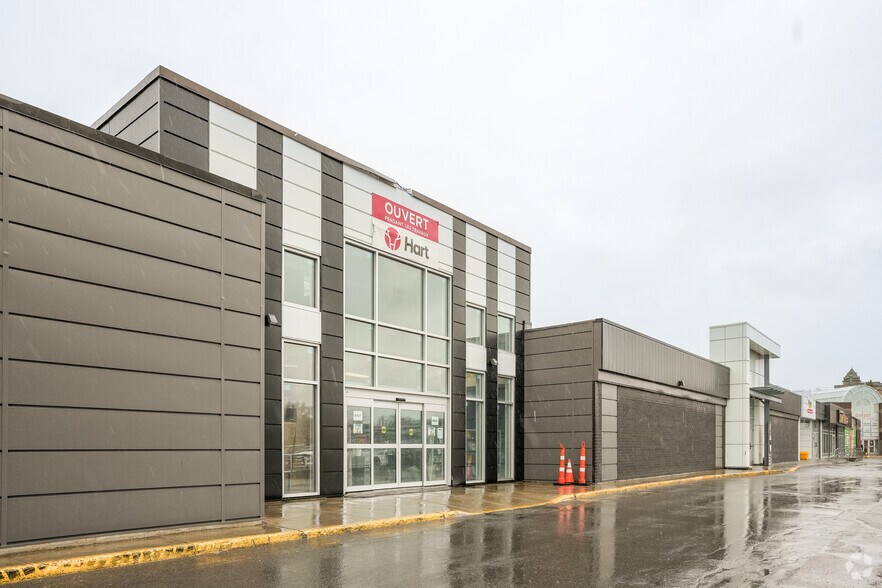 2485-2541 Boul Sainte-Anne, Québec, QC à louer - Photo principale – Image 1 sur 10