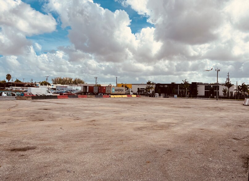 7385 NW 43rd St, Miami, FL à louer - Photo principale – Image 1 sur 6