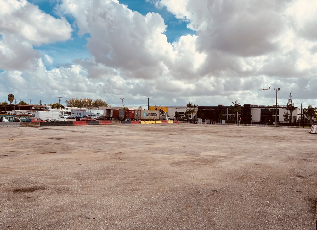 7385 NW 43rd St, Miami, FL à louer Photo principale– Image 1 sur 7