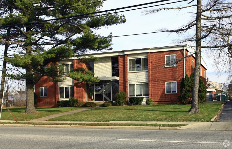 2003 Warrensville Center Rd, South Euclid, OH à vendre - Photo principale – Image 1 sur 12