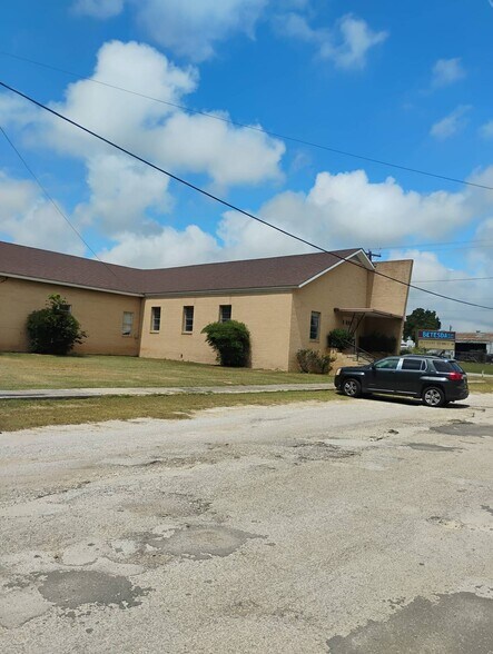 532 N Travis St, De Leon, TX à vendre - Photo de l’immeuble – Image 2 sur 7