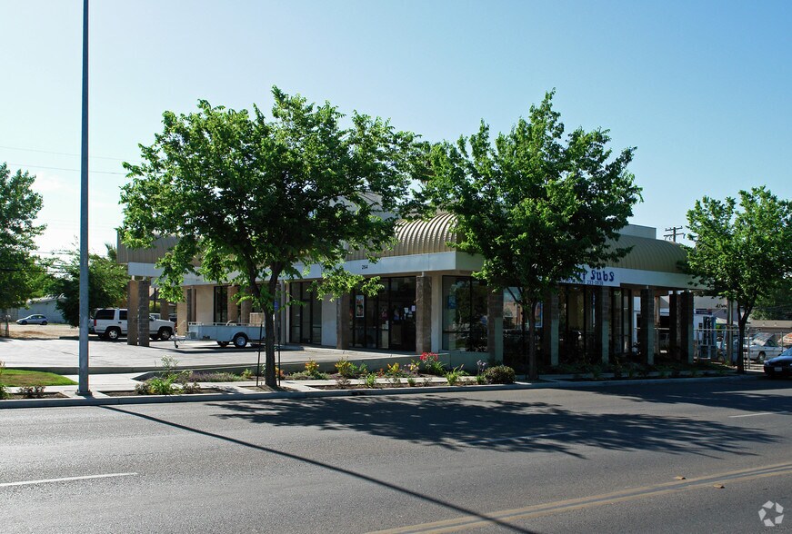 Value Add Neighborhood Retail Center portefeuille de 2 biens à vendre sur LoopNet.fr - Photo principale – Image 1 sur 2