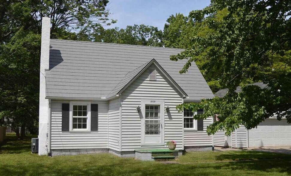 829 E Eighth St, Traverse City, MI à vendre - Photo principale – Image 1 sur 5