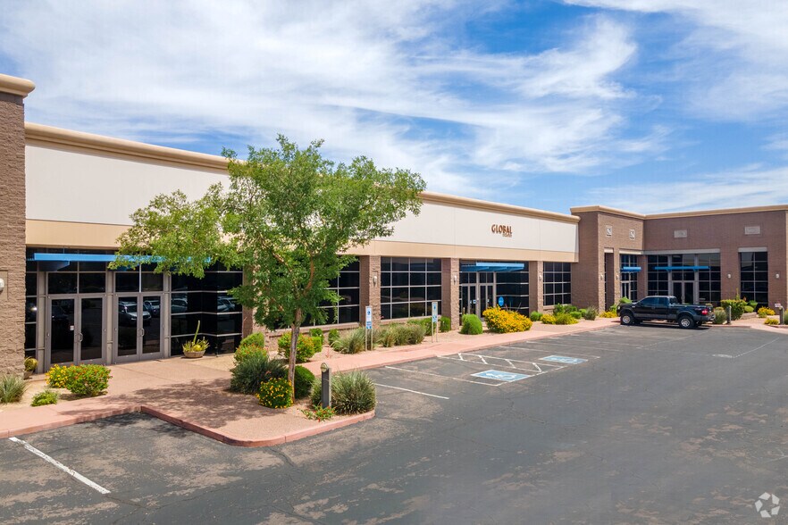 4675 E Cotton Center Blvd, Phoenix, AZ à louer - Photo de l’immeuble – Image 3 sur 5