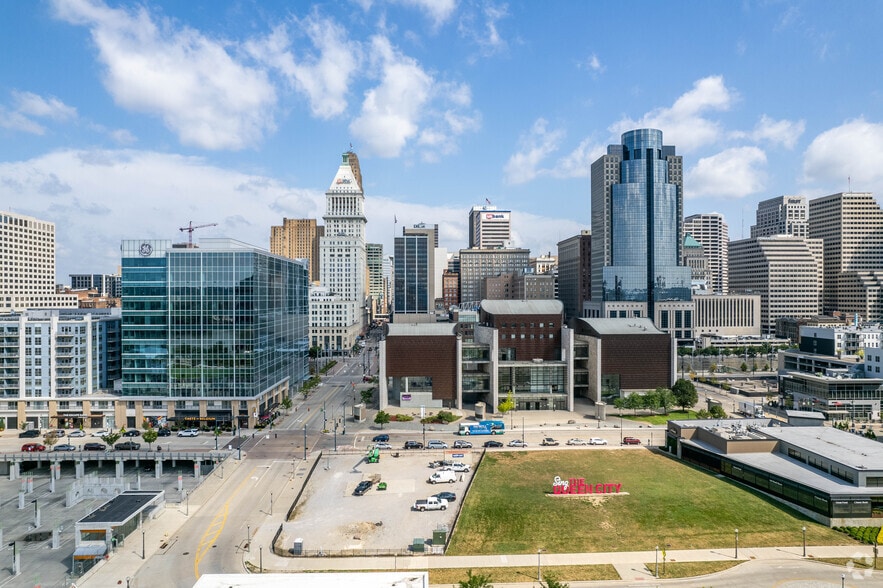 191 Rosa Parks St, Cincinnati, OH à louer - Aérien – Image 2 sur 2
