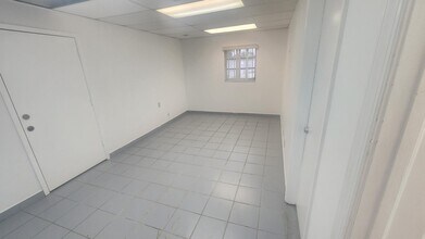 4700 N Hiatus Rd, Sunrise, FL à louer Photo intérieure– Image 2 sur 8