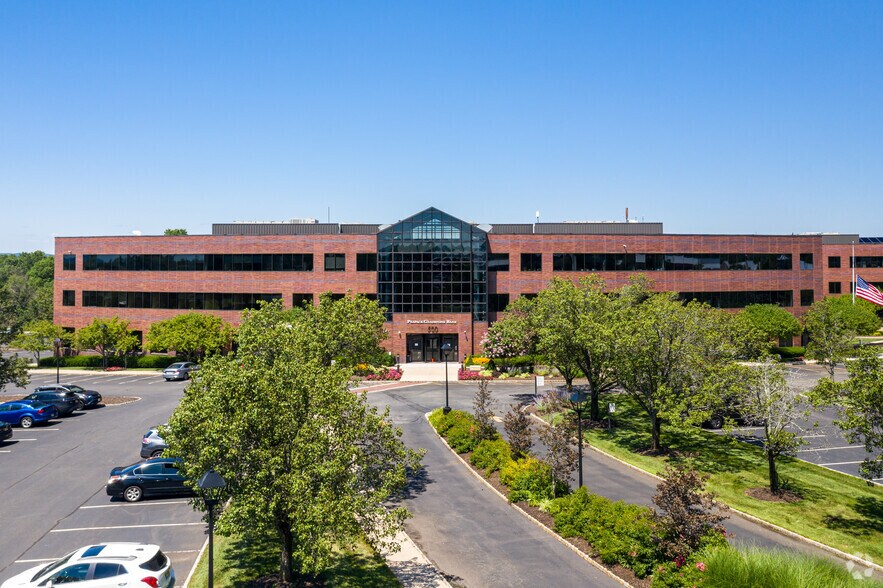 500 Hills Dr, Bedminster, NJ à louer - Photo de l’immeuble – Image 2 sur 12