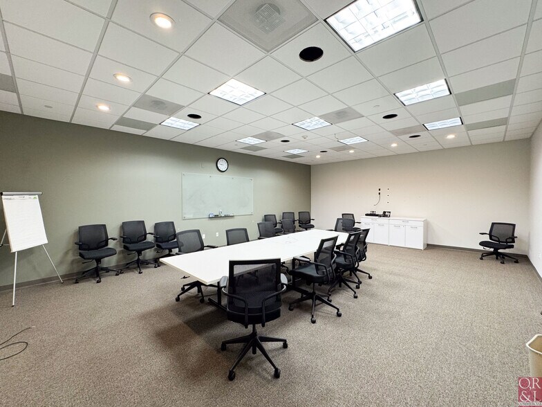 35 NE Industrial Rd, Branford, CT à louer - Photo de l’immeuble – Image 3 sur 26