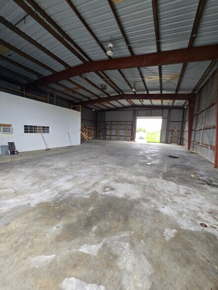 1942 Dana Dr, Fort Myers, FL à louer - Photo de l’immeuble – Image 3 sur 10