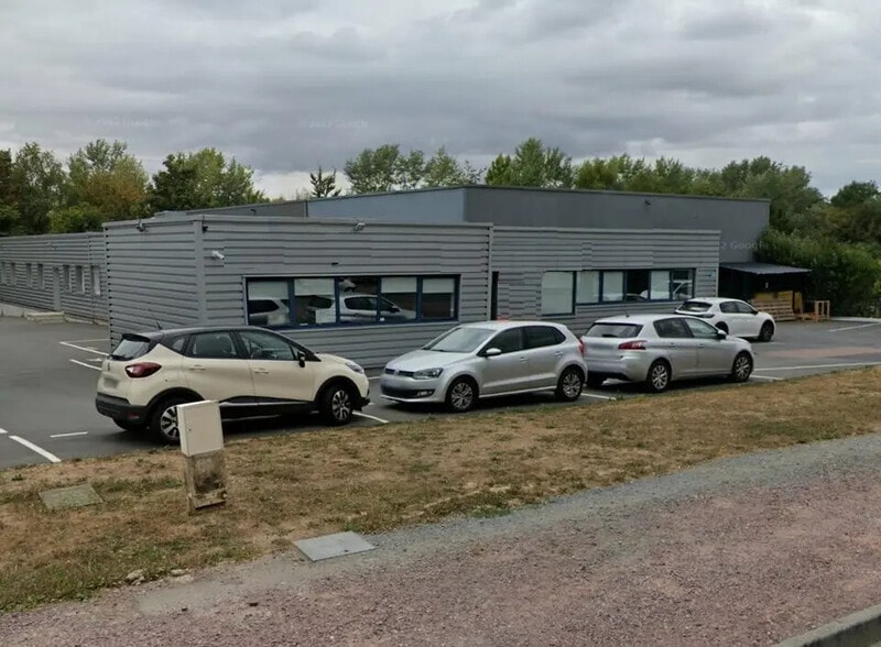 Local d’activités dans Cormelles-le-Royal à louer - Photo de l’immeuble – Image 1 sur 14