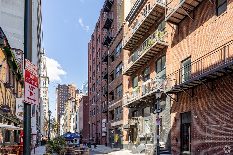 1217 Sansom St, Philadelphia, PA à louer - Photo de l’immeuble – Image 3 sur 5