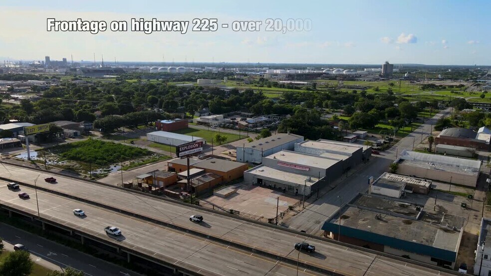 102 S Shaver St, Pasadena, TX à vendre - Vidéo sur l’annonce professionnelle – Image 2 sur 57
