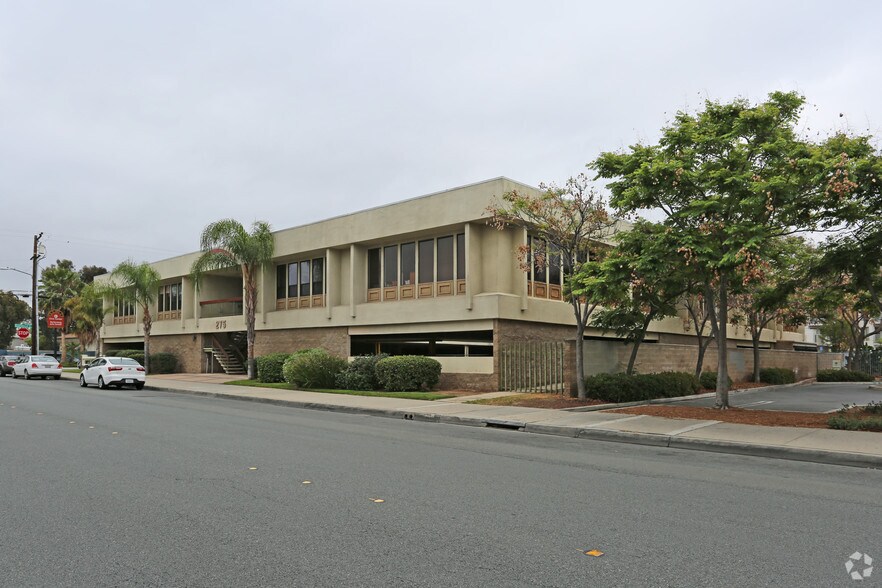 275 E Douglas Ave, El Cajon, CA à louer - Photo principale – Image 1 sur 3