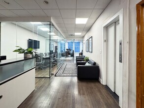 22 E 41st St, New York, NY à louer Photo intérieure– Image 2 sur 11