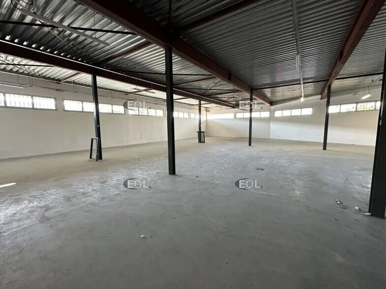 Local d'activités dans Les Pennes-Mirabeau à vendre - Photo de l’immeuble – Image 2 sur 7