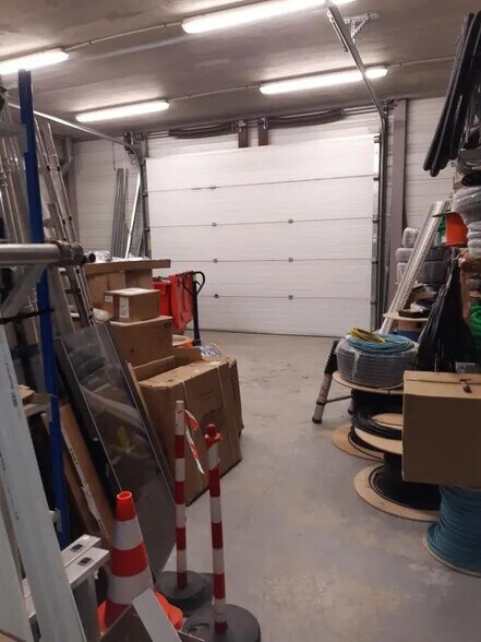 Local d’activités dans Champs-sur-Marne à louer - Photo de l’immeuble – Image 3 sur 13