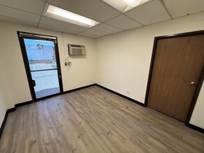 8030-8040 Remmet Ave, Canoga Park, CA à louer Photo intérieure– Image 1 sur 5