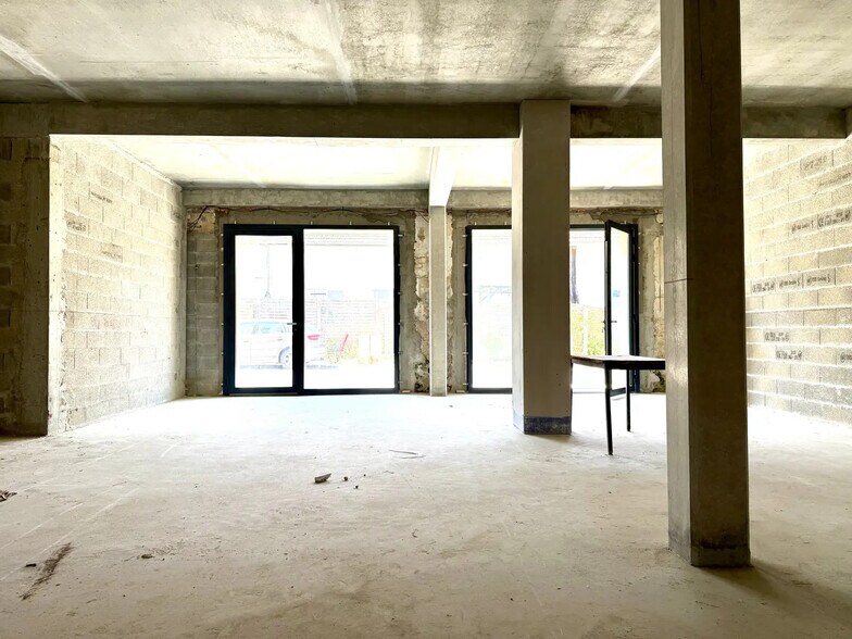 Local commercial dans Léognan à vendre - Photo intérieure – Image 2 sur 4