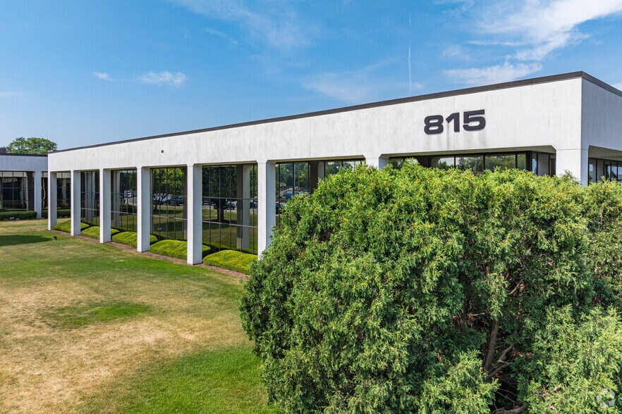 815 N Larkin Ave, Joliet, IL à louer - Photo de l’immeuble – Image 2 sur 5