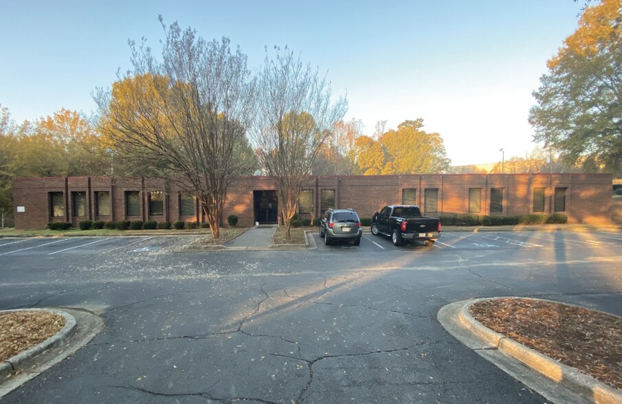 289 Mercantile Dr, Winston-Salem, NC à vendre - Photo de l’immeuble – Image 2 sur 3