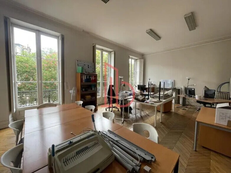 Bureau dans Bordeaux à louer - Photo de l’immeuble – Image 2 sur 5