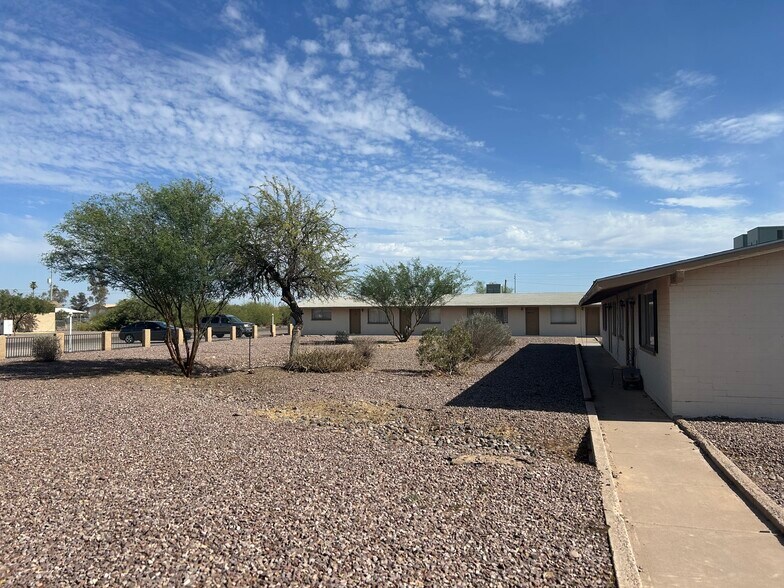 4220 N Granada Dr, Eloy, AZ à vendre - Photo de l’immeuble – Image 3 sur 9