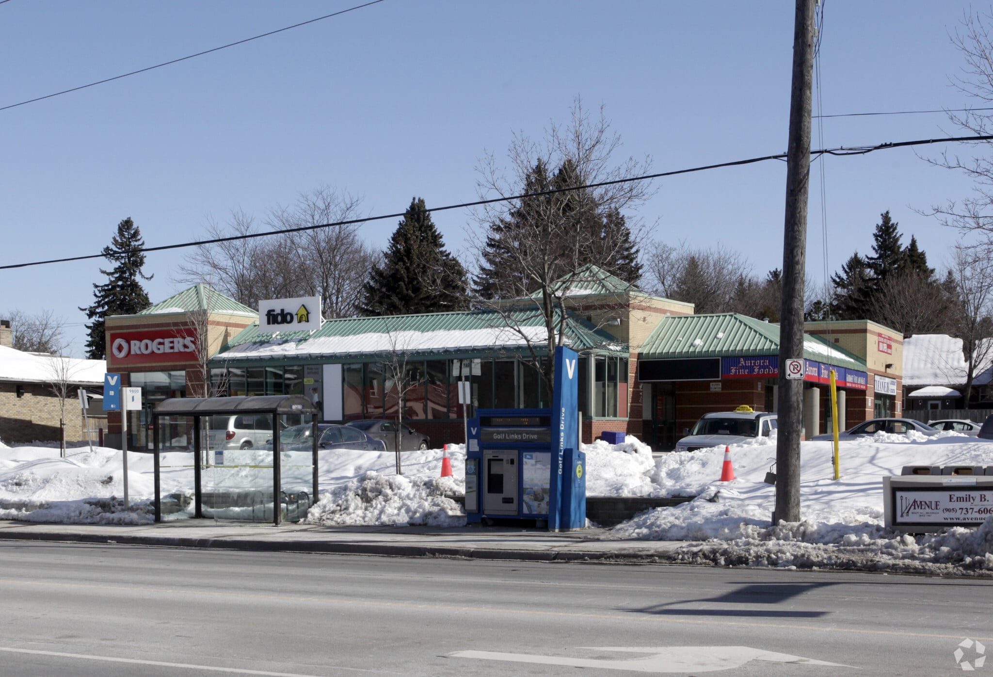 14879 Yonge St, Aurora, ON à louer Photo principale– Image 1 sur 4