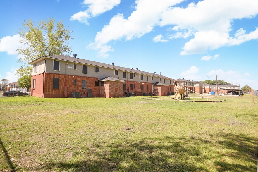 309 Calgary Ave, San Antonio, TX à vendre - Photo de l’immeuble – Image 2 sur 30