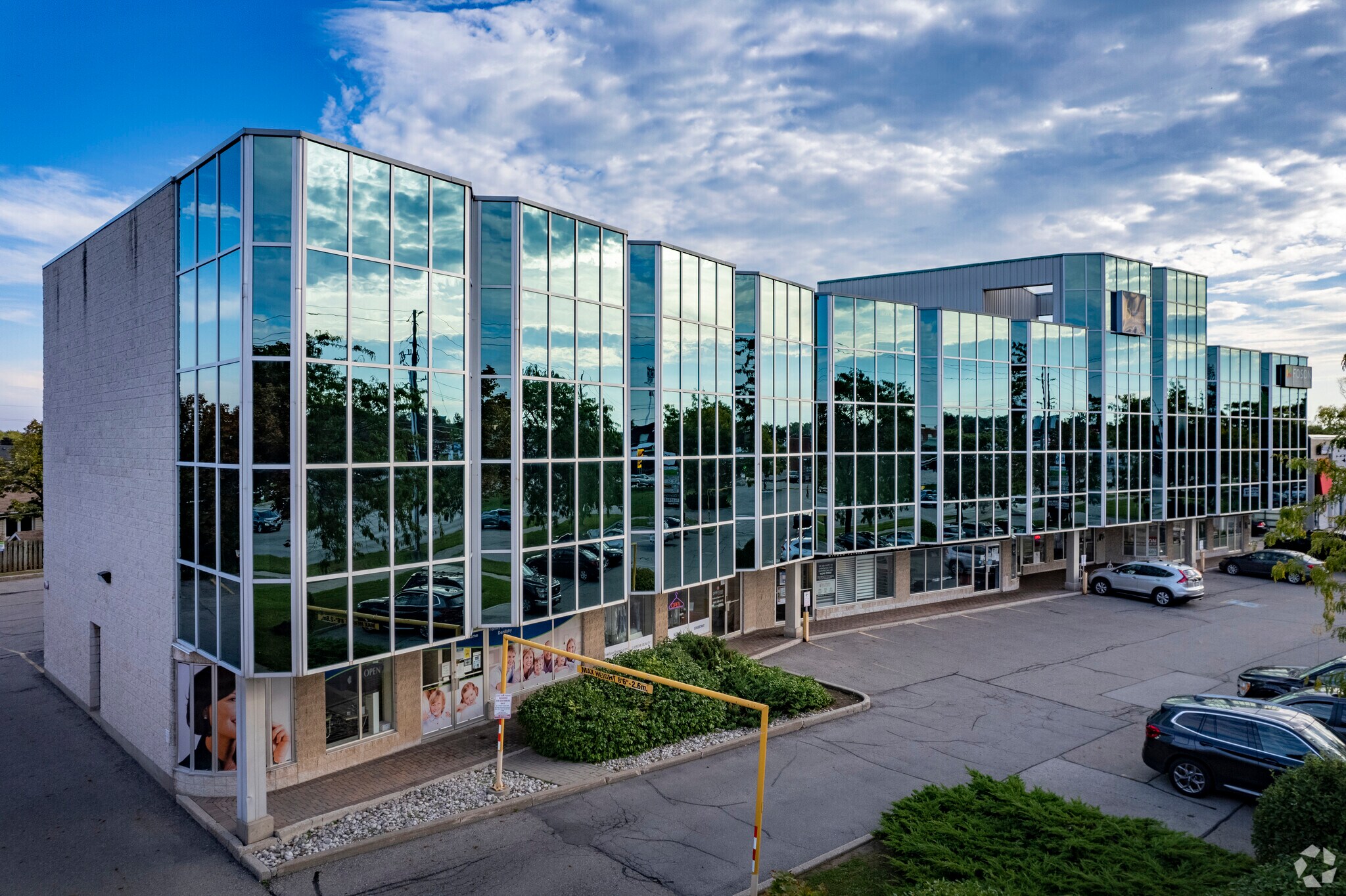 466 Speers Rd, Oakville, ON à louer Photo principale– Image 1 sur 6