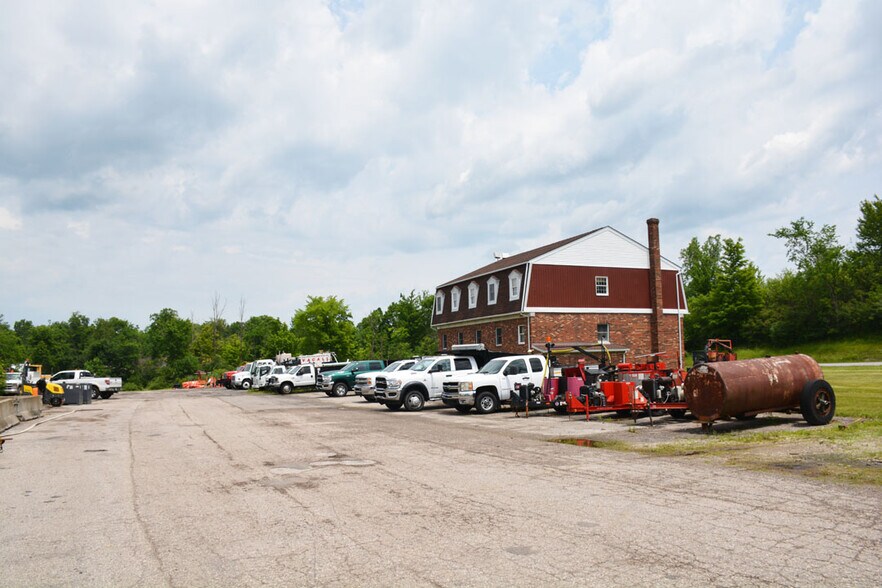 11330 Kinsman Road portefeuille de 2 biens à vendre sur LoopNet.fr - Photo de l’immeuble – Image 3 sur 14